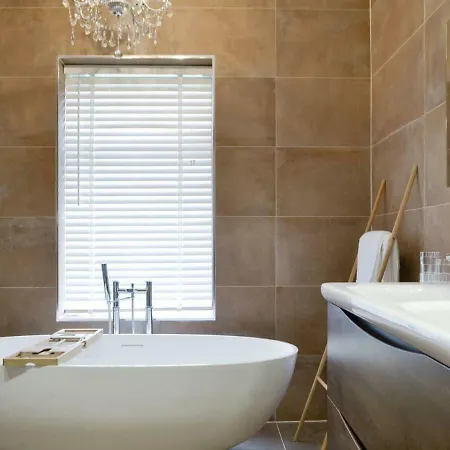 Coombe Bungalow *