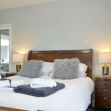 Coombe Bungalow *